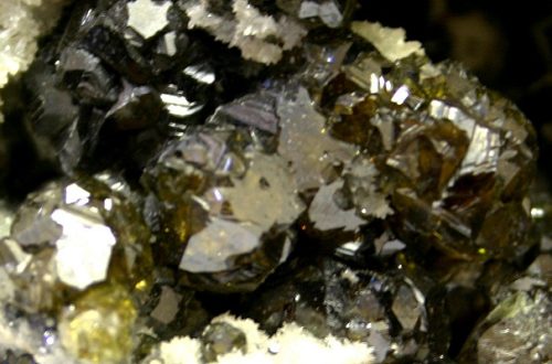 Close up image of zinc crystals